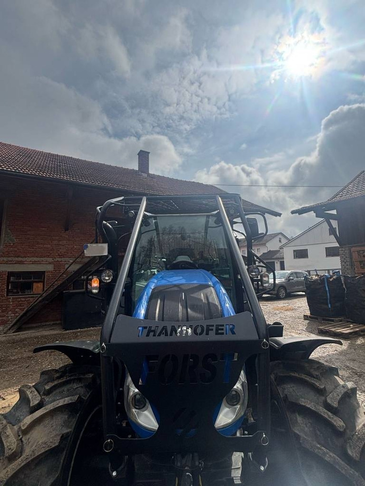 New Holland T5.110 AutoCommand - Tracteur forestier: photos 3 New Holland T5.110 AutoCommand - Tracteur forestier: photos 3