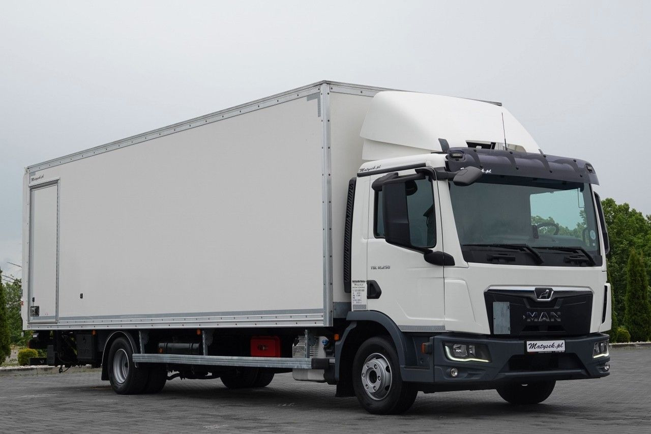 MAN TGL 12.250 / SOLÓWKA / KONTENER 8 M / WINDA / BO - Camion fourgon: photos 1 MAN TGL 12.250 / SOLÓWKA / KONTENER 8 M / WINDA / BO - Camion fourgon: photos 1