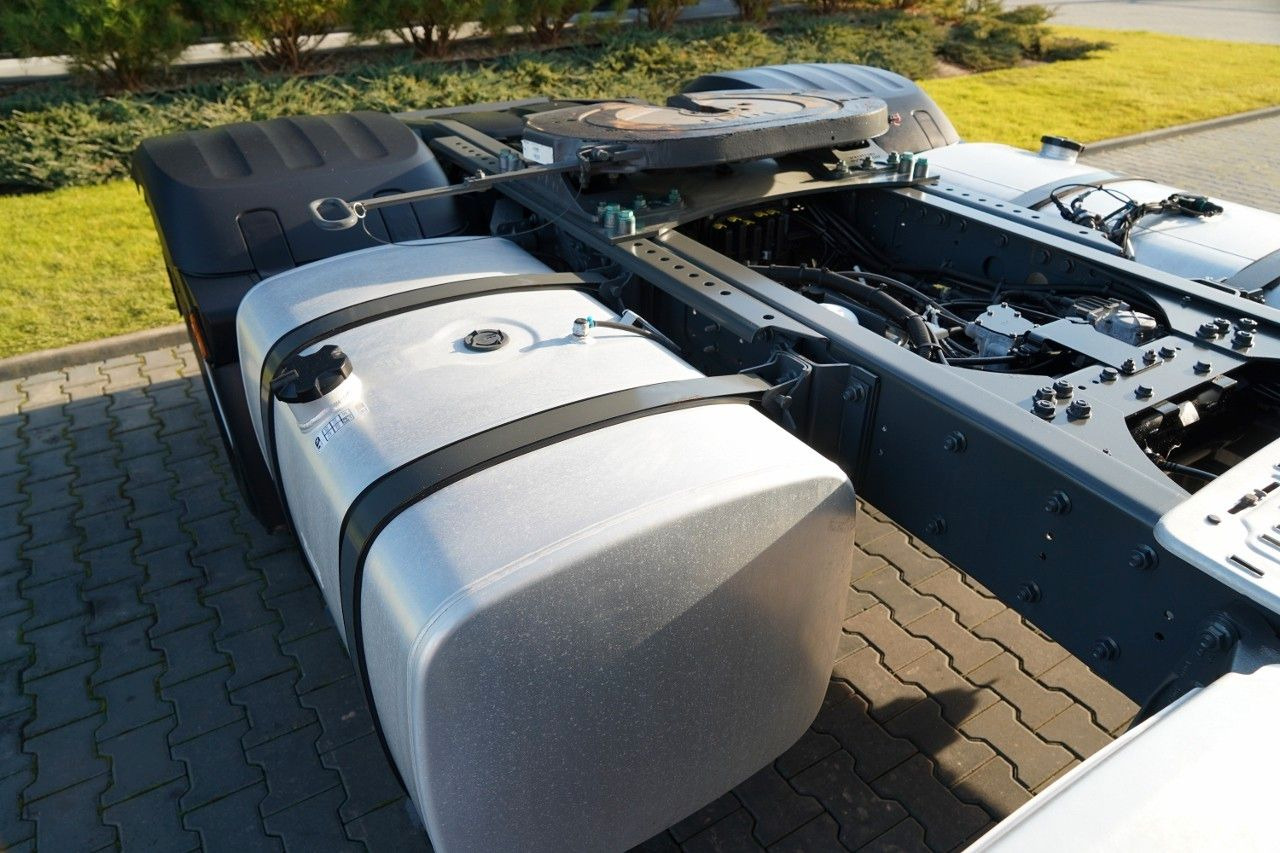 Tracteur routier DAF XF 480 / SUPER SPACE CAB / 2021: photos 17