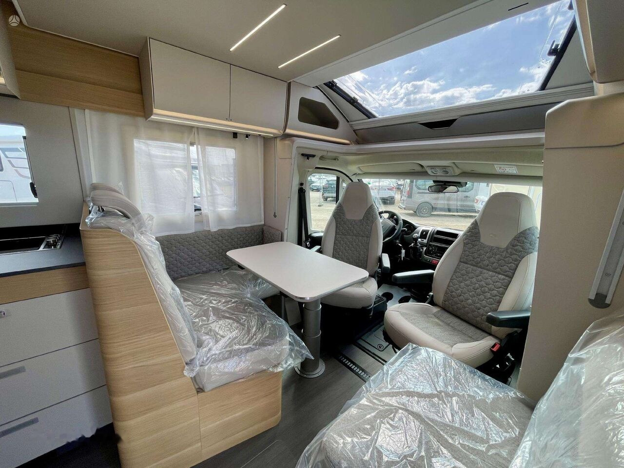 Adria Matrix 670SL - Camping-car: photos 4 Adria Matrix 670SL - Camping-car: photos 4