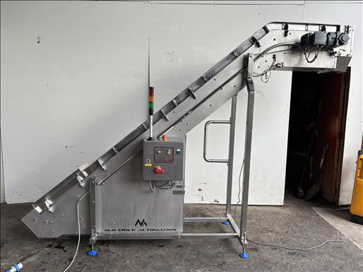 Maverick Automation Flighted elevator conveyor - Convoyeur: photos 1 Maverick Automation Flighted elevator conveyor - Convoyeur: photos 1