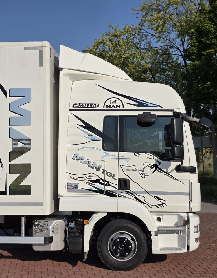 MAN TGL 12.250 / KONTENER / IZOTERMA / WINDA / 2019R / EURO 6 / PEŁEN SERWIS /  6 TON ŁADOWNOŚĆ  / SPROWADZONY / ZADBANY / JAK NOWY /  KSIĄŻKA SERWISOWA / E6 / 17 PALET en leasing occasion MAN TGL 12.250 / KONTENER / IZOTERMA / WINDA / 2019R / EURO 6 / PEŁEN SERWIS /  6 TON ŁADOWNOŚĆ  / SPROWADZONY / ZADBANY / JAK NOWY /  KSIĄŻKA SERWISOWA / E6 / 17 PALET: photos 10