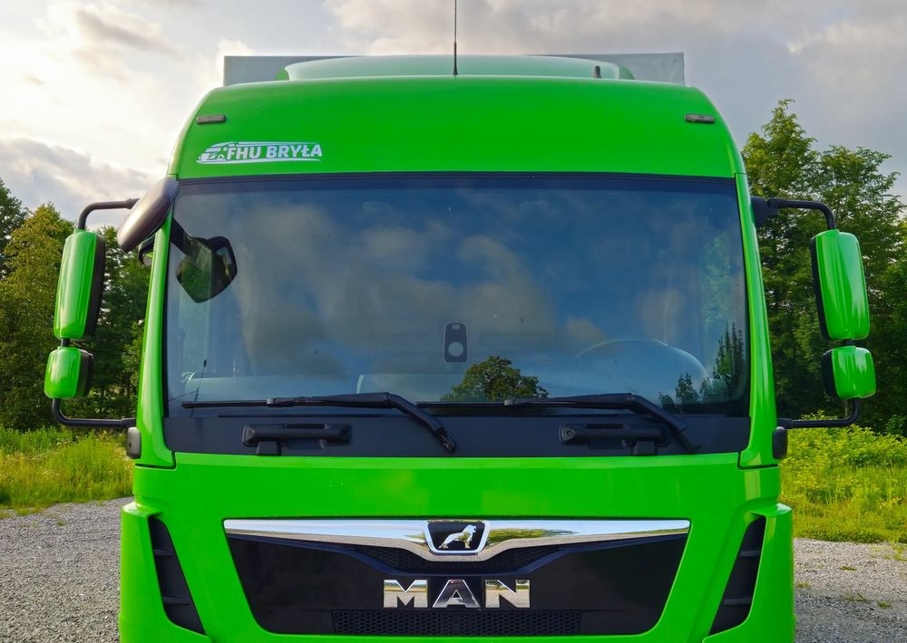 MAN TGL12.250/E6/20PALET/10.2018/SERWISOWANY/NISKI PRZEBIEG/WINDA/FIRANKA//JAK NOWY/SERWISOWANY - Camion à rideaux coulissants: photos 4 MAN TGL12.250/E6/20PALET/10.2018/SERWISOWANY/NISKI PRZEBIEG/WINDA/FIRANKA//JAK NOWY/SERWISOWANY - Camion à rideaux coulissants: photos 4