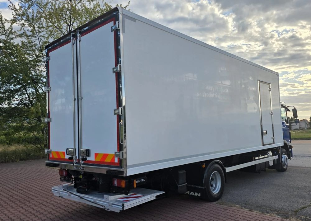 MAN TGM 15.250 / CHŁODNIA / WINDA / 2018 ROK / 230 TYŚ KM / BOCZNE DRZWI / AUTOMAT / SPROWADZONY / E6 / 18 EUROPALET/ - Camion frigorifique: photos 4 MAN TGM 15.250 / CHŁODNIA / WINDA / 2018 ROK / 230 TYŚ KM / BOCZNE DRZWI / AUTOMAT / SPROWADZONY / E6 / 18 EUROPALET/ - Camion frigorifique: photos 4
