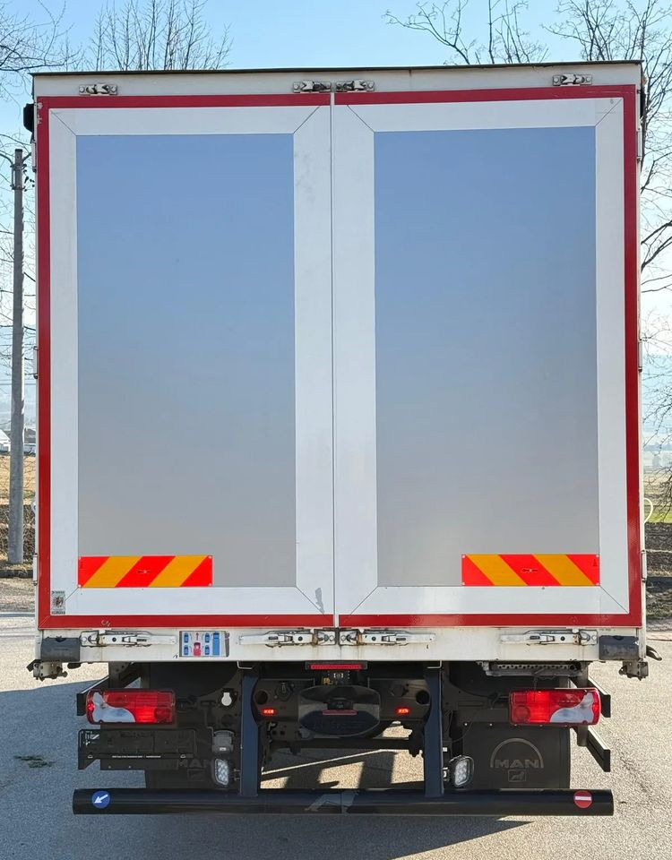 MAN TGM 15.290/E6/FIRANKA/BURTO-FIRANKA/SZKOŁA JAZDY/MAŁY ROZSTAW OSI/16PALET/WINDA/NISKI PRZEBIEG/2019/SERWISOWANY/JAK NOWY - Camion à rideaux coulissants: photos 4 MAN TGM 15.290/E6/FIRANKA/BURTO-FIRANKA/SZKOŁA JAZDY/MAŁY ROZSTAW OSI/16PALET/WINDA/NISKI PRZEBIEG/2019/SERWISOWANY/JAK NOWY - Camion à rideaux coulissants: photos 4