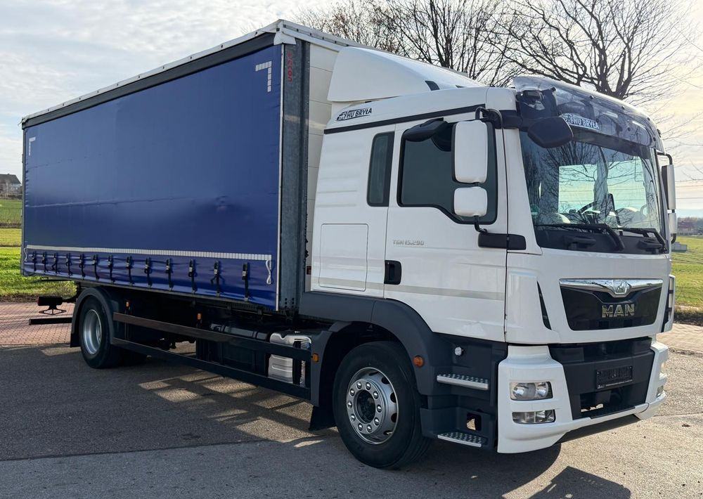 MAN TGM 15.290 / FIRANKA / 2016R / KLIMA POSTOJOWA /SPROWADZONY/ 8T ŁADOWNOŚĆ / 17 PALET / E6 / WINDA / - Camion à rideaux coulissants: photos 2 MAN TGM 15.290 / FIRANKA / 2016R / KLIMA POSTOJOWA /SPROWADZONY/ 8T ŁADOWNOŚĆ / 17 PALET / E6 / WINDA / - Camion à rideaux coulissants: photos 2