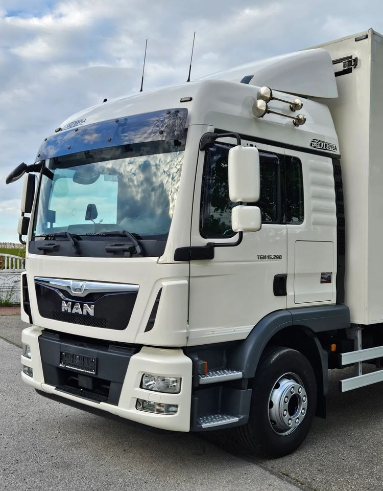 MAN TGM 15.290/IZOTERMA/WINDA/CHŁODNIA/KONTENER/17PALET/E6/OGRZEWANA IZOTERMA/SPROWADZONY/AUTOMAT/SYPIALKA/PIERWSZY WŁAŚCICIEL - Camion frigorifique: photos 3 MAN TGM 15.290/IZOTERMA/WINDA/CHŁODNIA/KONTENER/17PALET/E6/OGRZEWANA IZOTERMA/SPROWADZONY/AUTOMAT/SYPIALKA/PIERWSZY WŁAŚCICIEL - Camion frigorifique: photos 3