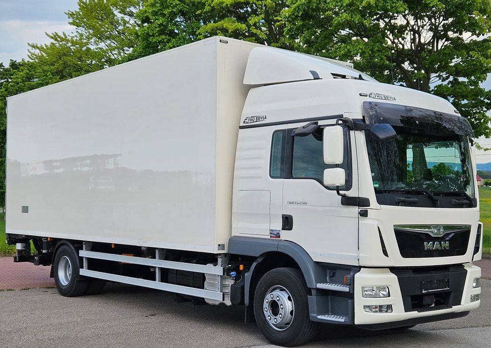 MAN TGM 15.290/IZOTERMA/WINDA/CHŁODNIA/KONTENER/17PALET/E6/OGRZEWANA IZOTERMA/SPROWADZONY/AUTOMAT/SYPIALKA/PIERWSZY WŁAŚCICIEL - Camion frigorifique: photos 1 MAN TGM 15.290/IZOTERMA/WINDA/CHŁODNIA/KONTENER/17PALET/E6/OGRZEWANA IZOTERMA/SPROWADZONY/AUTOMAT/SYPIALKA/PIERWSZY WŁAŚCICIEL - Camion frigorifique: photos 1