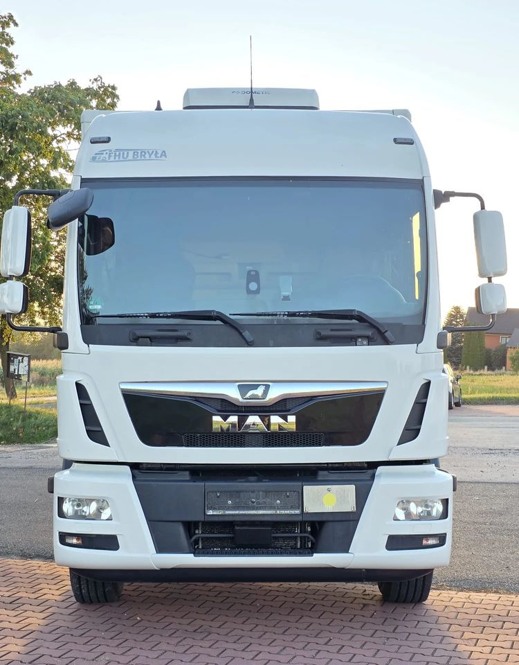 MAN TGM 15.290 / TGL / KONTENER / IZOTERMA / WINDA / KLIMA POSTOJOWA / 2019R / EURO 6 / PEŁEN SERWIS / 8200KG ŁADOWNOŚĆ / SPROWADZONY / ZADBANY / JAK NOWY / KSIĄŻKA SERWISOWA / E6 / 18 PALET - Camion fourgon: photos 3 MAN TGM 15.290 / TGL / KONTENER / IZOTERMA / WINDA / KLIMA POSTOJOWA / 2019R / EURO 6 / PEŁEN SERWIS / 8200KG ŁADOWNOŚĆ / SPROWADZONY / ZADBANY / JAK NOWY / KSIĄŻKA SERWISOWA / E6 / 18 PALET - Camion fourgon: photos 3