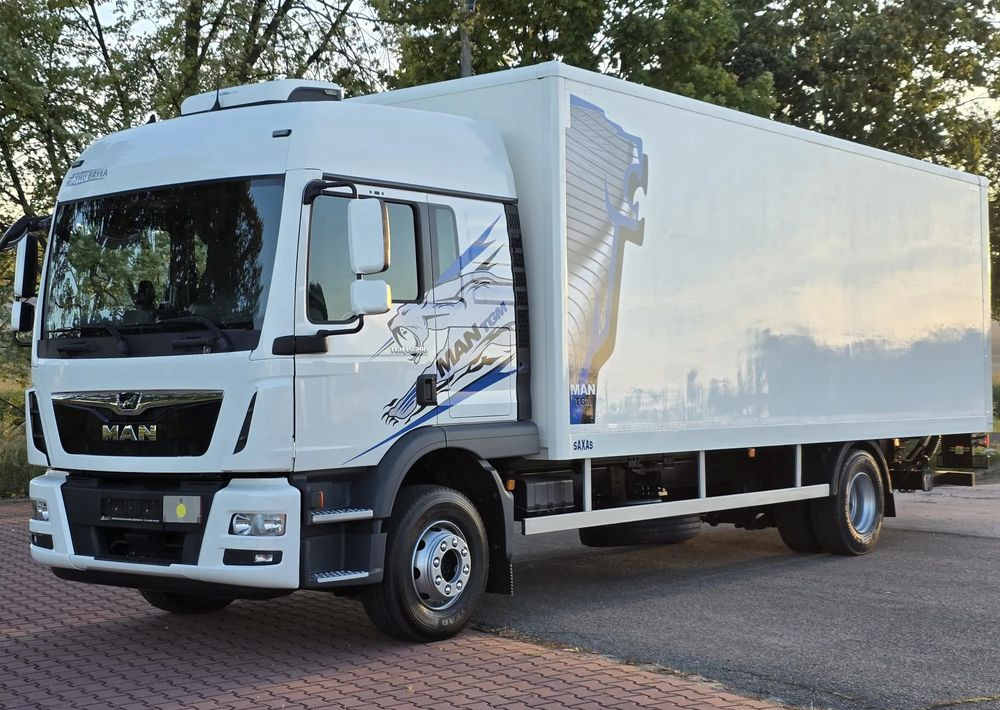 MAN TGM 15.290 / TGL / KONTENER / IZOTERMA / WINDA / KLIMA POSTOJOWA / 2019R / EURO 6 / PEŁEN SERWIS / 8200KG ŁADOWNOŚĆ / SPROWADZONY / ZADBANY / JAK NOWY / KSIĄŻKA SERWISOWA / E6 / 18 PALET - Camion fourgon: photos 2 MAN TGM 15.290 / TGL / KONTENER / IZOTERMA / WINDA / KLIMA POSTOJOWA / 2019R / EURO 6 / PEŁEN SERWIS / 8200KG ŁADOWNOŚĆ / SPROWADZONY / ZADBANY / JAK NOWY / KSIĄŻKA SERWISOWA / E6 / 18 PALET - Camion fourgon: photos 2