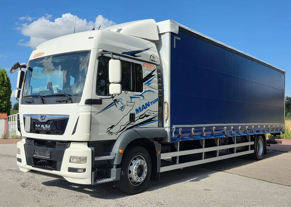 MAN TGM 18.290 / 18.250 /E6 / 22 PALETY / AUTOMAT / ZSUWANY DACH ORAZ BOKI / 9700 ŁADOWNOŚĆ / SERWISOWANY / NISKI PRZEBIEG / WINDA / FIRANKA / 11.2018 / 459 TYŚ PRZEBIEG / PIERWSZY WŁAŚCICIEL/ - Camion à rideaux coulissants: photos 1 MAN TGM 18.290 / 18.250 /E6 / 22 PALETY / AUTOMAT / ZSUWANY DACH ORAZ BOKI / 9700 ŁADOWNOŚĆ / SERWISOWANY / NISKI PRZEBIEG / WINDA / FIRANKA / 11.2018 / 459 TYŚ PRZEBIEG / PIERWSZY WŁAŚCICIEL/ - Camion à rideaux coulissants: photos 1
