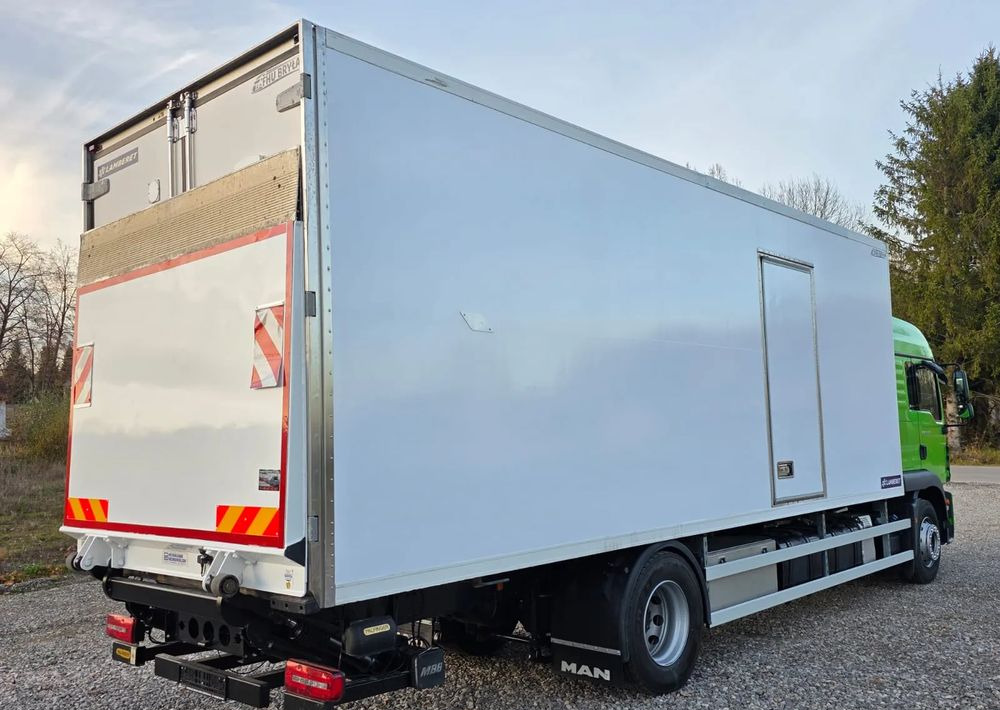 MAN TGM 18.320 / 18.290 / 15.290 / IZOTERMA / WINDA / 19PALET / E6 / 08.2018 / LIFT / SPROWADZONY / AUTOMAT / SYPIALKA / PIERWSZY WŁAŚCICIEL / BOCZNE DRZWI / STAN BARDZO DOBRY - Camion frigorifique: photos 5 MAN TGM 18.320 / 18.290 / 15.290 / IZOTERMA / WINDA / 19PALET / E6 / 08.2018 / LIFT / SPROWADZONY / AUTOMAT / SYPIALKA / PIERWSZY WŁAŚCICIEL / BOCZNE DRZWI / STAN BARDZO DOBRY - Camion frigorifique: photos 5