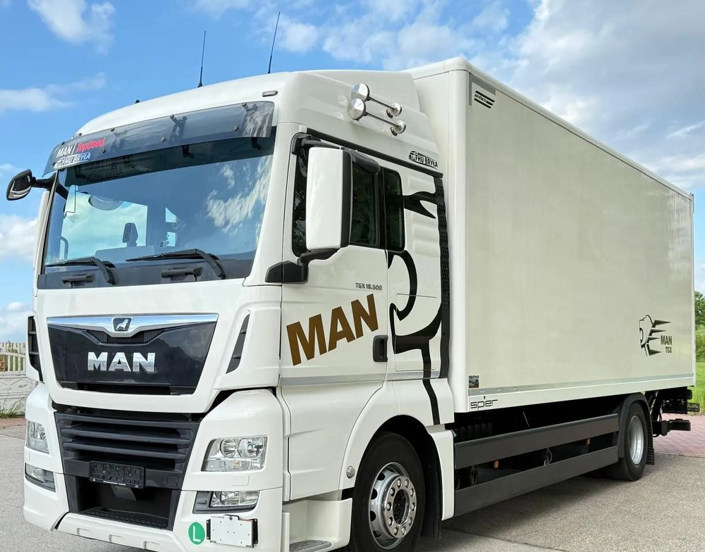 MAN TGX 18.500/18.430/TGM/TGL/2019/KONTENER/IZOTERMA/WINDA/18PALET/JAK NOWY/E6/SPROWADZONY/SERWISOWANY - Camion fourgon: photos 2 MAN TGX 18.500/18.430/TGM/TGL/2019/KONTENER/IZOTERMA/WINDA/18PALET/JAK NOWY/E6/SPROWADZONY/SERWISOWANY - Camion fourgon: photos 2