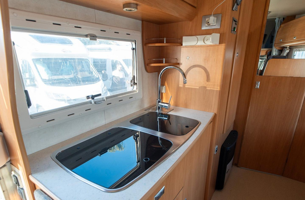 Camping-car capucine Challenger genesis 142