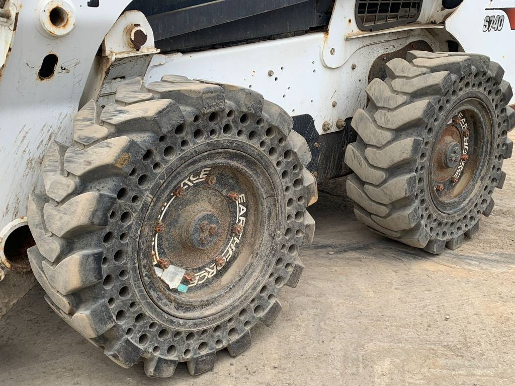 Bobcat S 740 - Mini chargeuse: photos 4 Bobcat S 740 - Mini chargeuse: photos 4