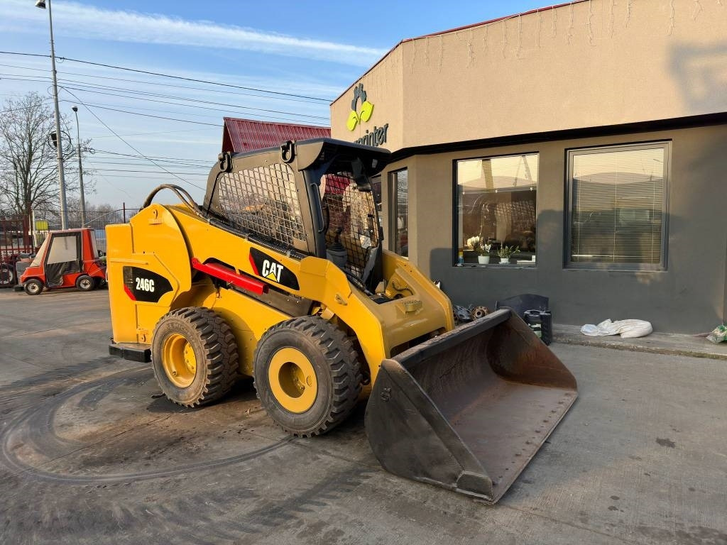 CAT 246 C - Mini chargeuse: photos 3 CAT 246 C - Mini chargeuse: photos 3