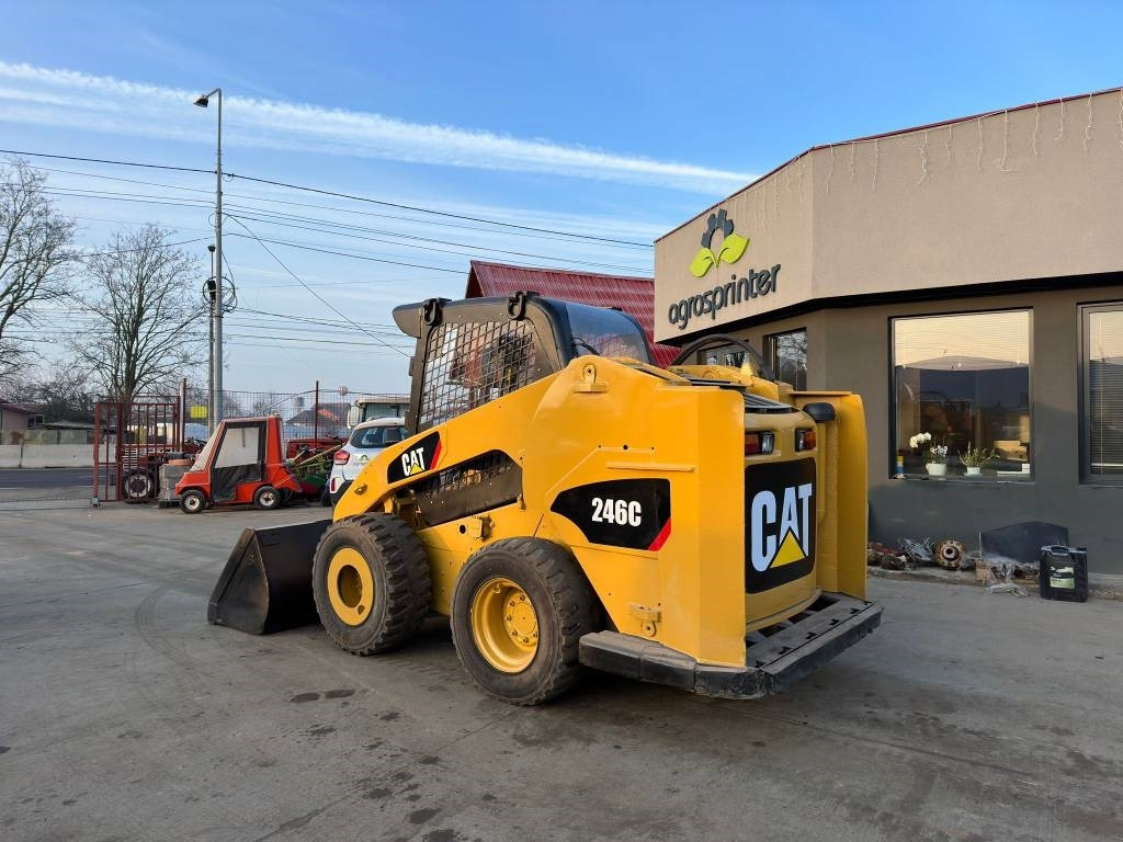 CAT 246 C - Mini chargeuse: photos 2 CAT 246 C - Mini chargeuse: photos 2