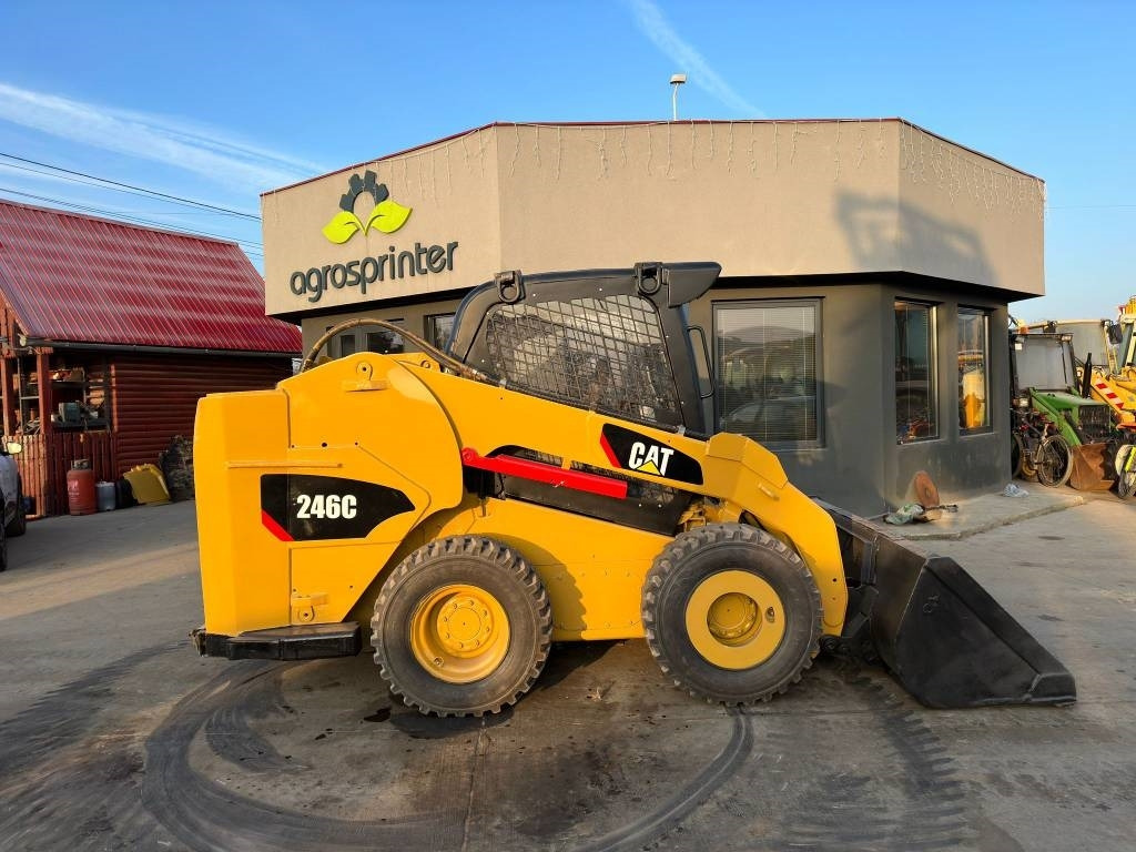 CAT 246 C - Mini chargeuse: photos 4 CAT 246 C - Mini chargeuse: photos 4