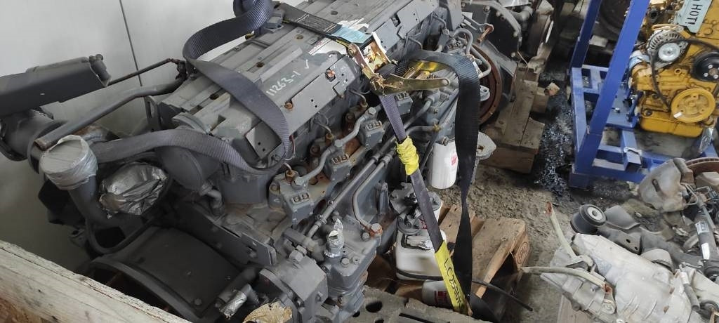 Deutz BF6M1013 - Moteur pour Engins de chantier: photos 1 Deutz BF6M1013 - Moteur pour Engins de chantier: photos 1