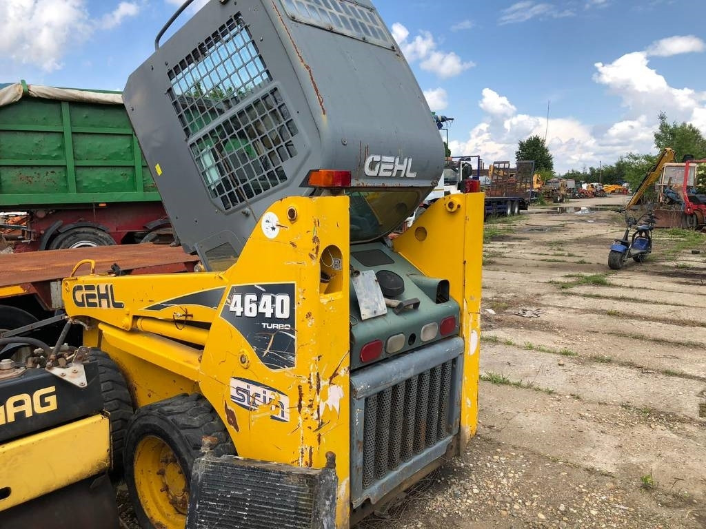 Gehl 4640 FOR PARTS - Mini chargeuse: photos 2 Gehl 4640 FOR PARTS - Mini chargeuse: photos 2