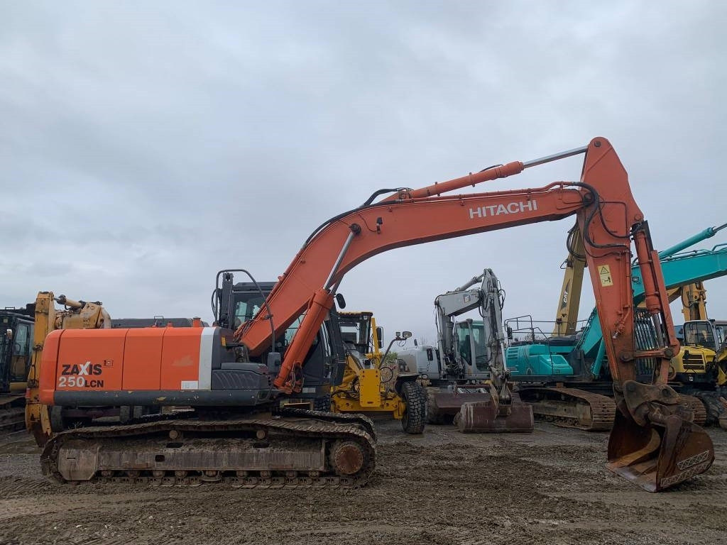 Hitachi ZX 250 LC N-3 - Pelle sur chenille: photos 5 Hitachi ZX 250 LC N-3 - Pelle sur chenille: photos 5