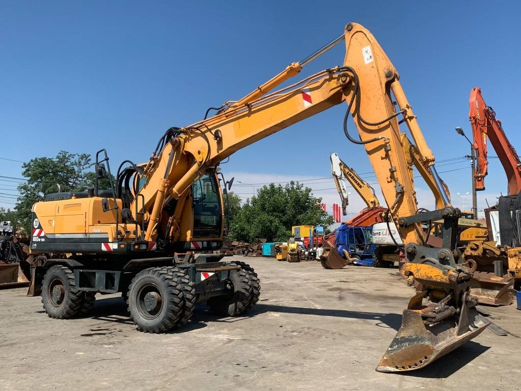 Hyundai Robex 180 W-9 A - Pelle sur pneus: photos 5 Hyundai Robex 180 W-9 A - Pelle sur pneus: photos 5