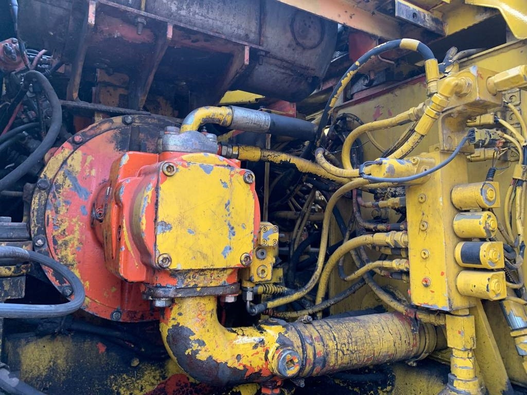 Pelle sur pneus Komatsu PW 170 ES: photos 8