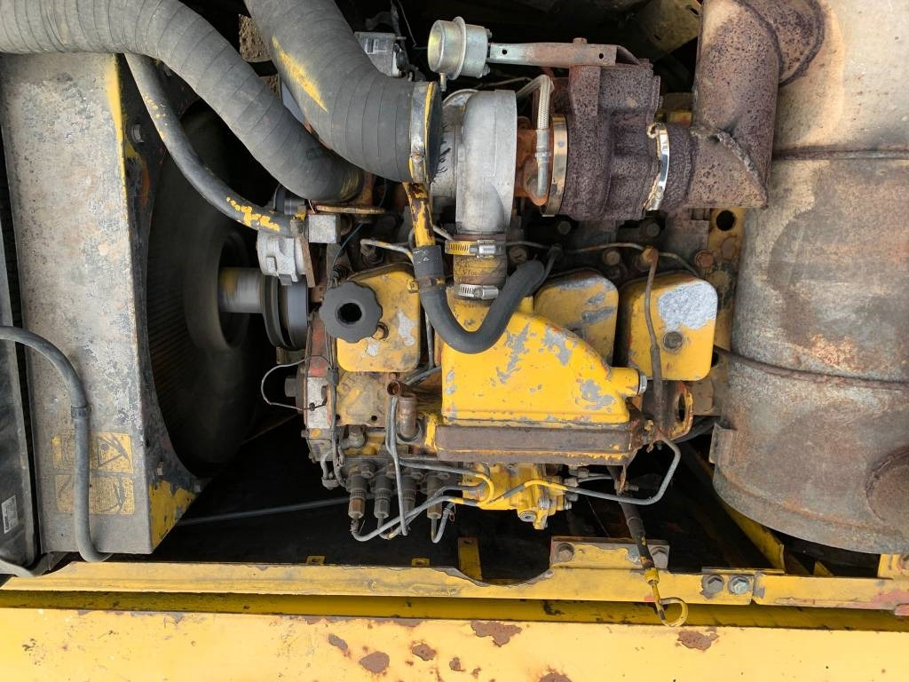 Pelle sur pneus Komatsu PW 170 ES: photos 9