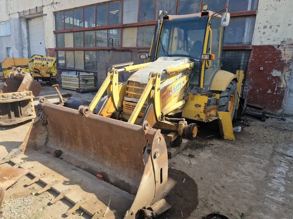 Komatsu WB 93 R FOR PARTS - Tractopelle: photos 1 Komatsu WB 93 R FOR PARTS - Tractopelle: photos 1