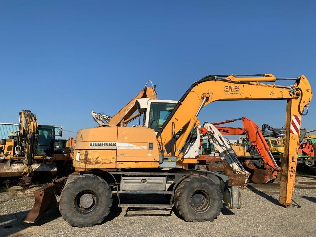 Pelle sur pneus Liebherr A 312: photos 6