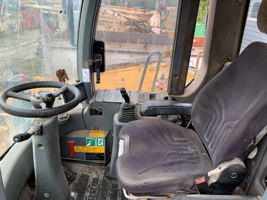 Liebherr L 550 2Plus2 FOR PARTS - Chargeuse sur pneus: photos 5 Liebherr L 550 2Plus2 FOR PARTS - Chargeuse sur pneus: photos 5