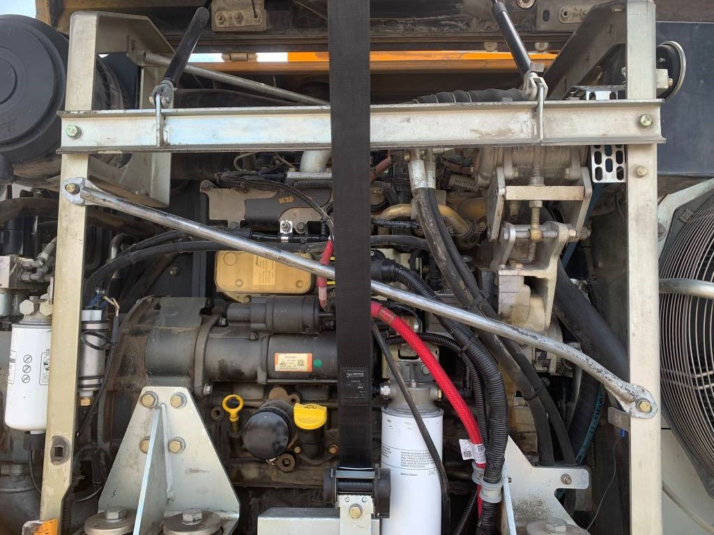 Pelle sur pneus Liebherr R 914 Compact Litronic: photos 11