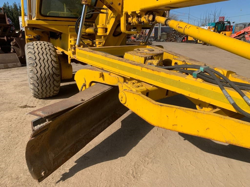 Niveleuse MBU G130A: photos 8 Niveleuse MBU G130A: photos 8