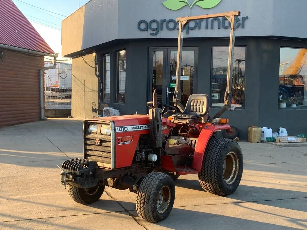 Massey Ferguson 1010 - Tracteur agricole: photos 1 Massey Ferguson 1010 - Tracteur agricole: photos 1
