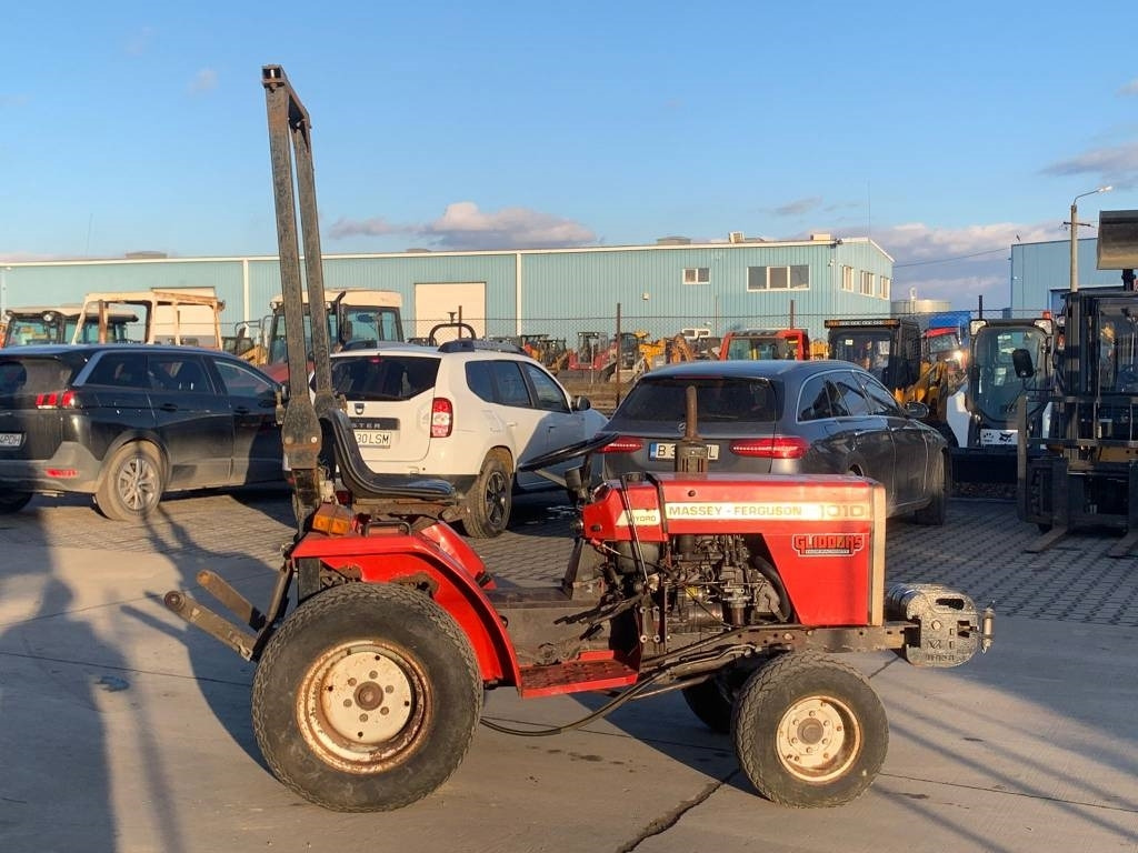 Massey Ferguson 1010 - Tracteur agricole: photos 3 Massey Ferguson 1010 - Tracteur agricole: photos 3