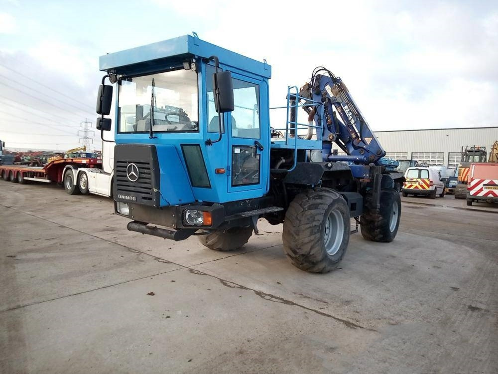 Mercedes-Benz Unimog - Camion grue: photos 1 Mercedes-Benz Unimog - Camion grue: photos 1