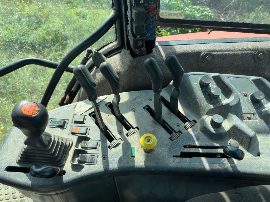 Tracteur agricole New Holland G 210: photos 10