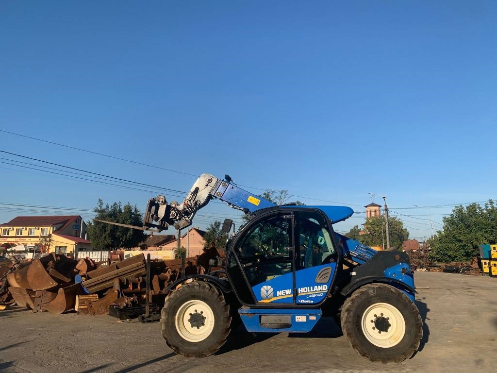 New Holland LM 5040 - Chariot télescopique: photos 3 New Holland LM 5040 - Chariot télescopique: photos 3