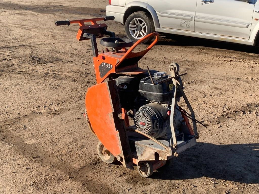 Norton Clipper CS451  - Travaux routiers: photos 1 Norton Clipper CS451  - Travaux routiers: photos 1