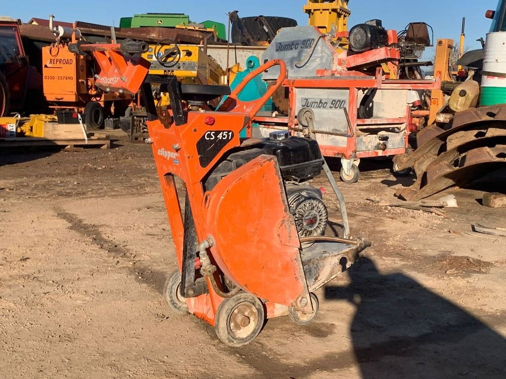 Norton Clipper CS451  - Travaux routiers: photos 3 Norton Clipper CS451  - Travaux routiers: photos 3