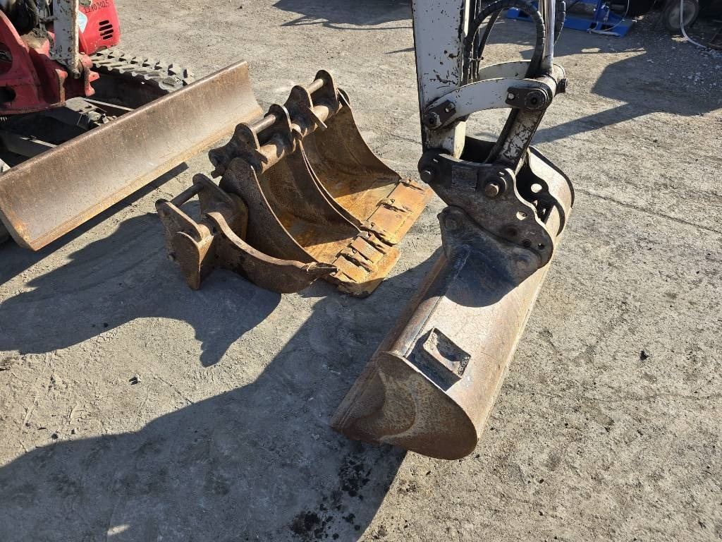 Takeuchi TB 23 R - Mini pelle: photos 5 Takeuchi TB 23 R - Mini pelle: photos 5