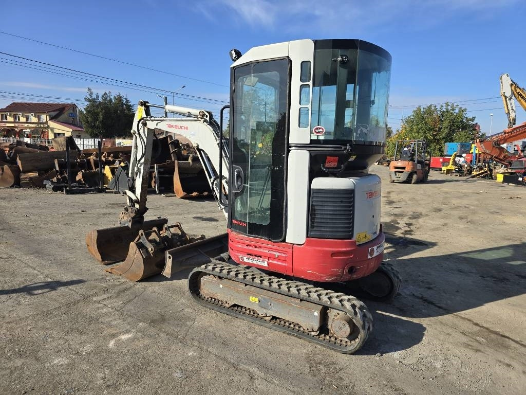 Takeuchi TB 23 R - Mini pelle: photos 2 Takeuchi TB 23 R - Mini pelle: photos 2