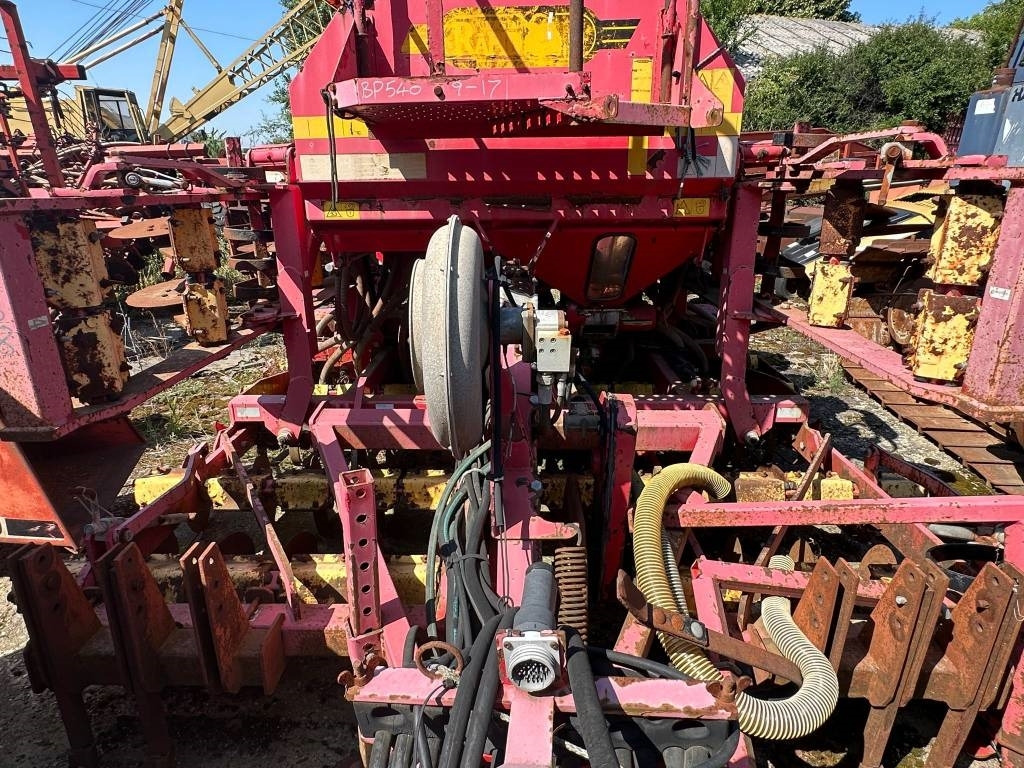 Vaderstad Rapid400F - Combiné de semis: photos 3 Vaderstad Rapid400F - Combiné de semis: photos 3