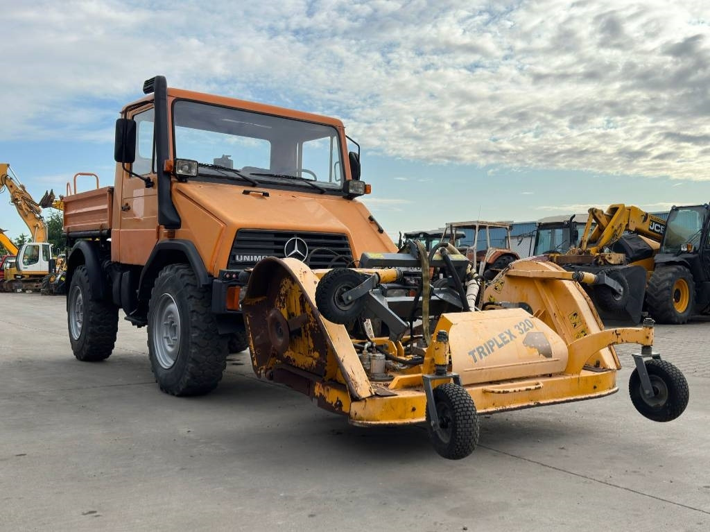 Mercedes-Benz Unimog 408/10 - Véhicule de voirie/ Spécial: photos 5 Mercedes-Benz Unimog 408/10 - Véhicule de voirie/ Spécial: photos 5