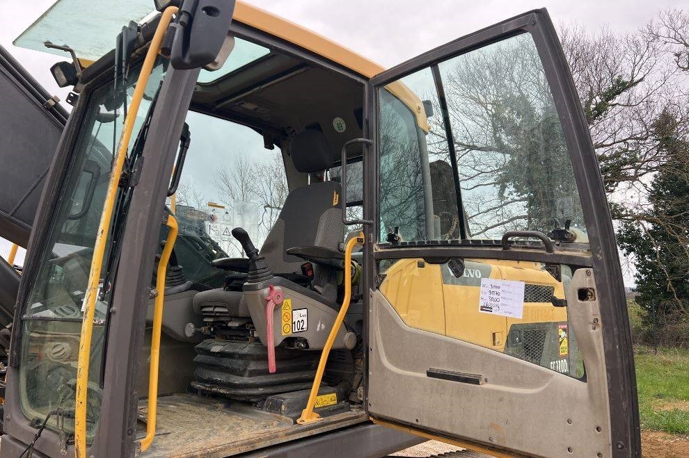Pelle sur chenille Volvo EC 220 DL: photos 6
