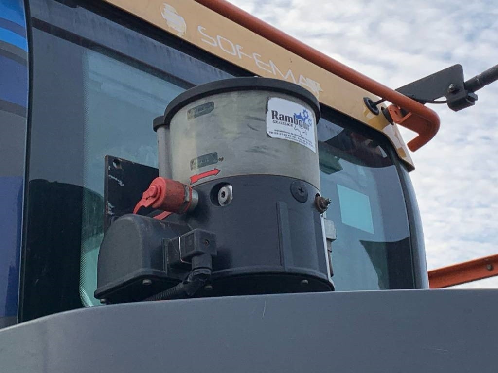 Pelle sur chenille Volvo ECR145EL: photos 15