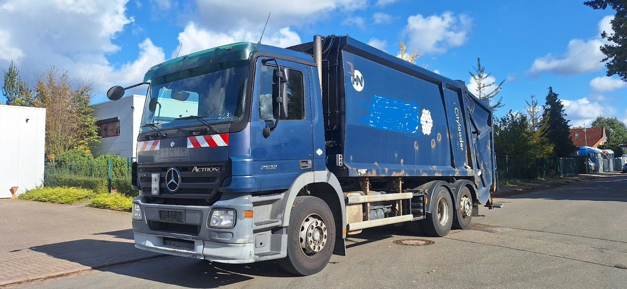 Mercedes-Benz 2632 Müllwgen 6x2 M.Haus Blatt/Luft - Benne à ordures ménagères: photos 1 Mercedes-Benz 2632 Müllwgen 6x2 M.Haus Blatt/Luft - Benne à ordures ménagères: photos 1