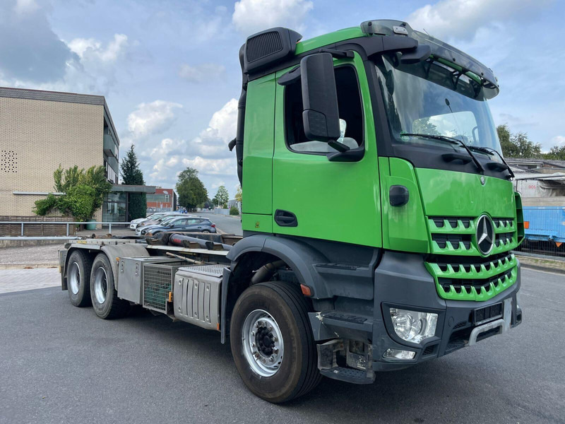 Mercedes-Benz Arocs 2643 - Camion ampliroll: photos 3 Mercedes-Benz Arocs 2643 - Camion ampliroll: photos 3