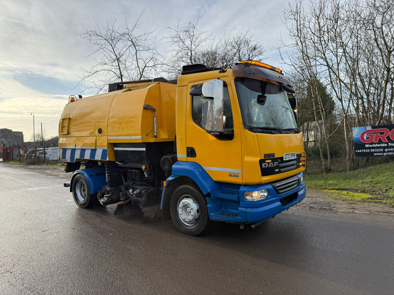 2010 DAF LF 55.220 Road Sweeper - Camion plateau: photos 1 2010 DAF LF 55.220 Road Sweeper - Camion plateau: photos 1
