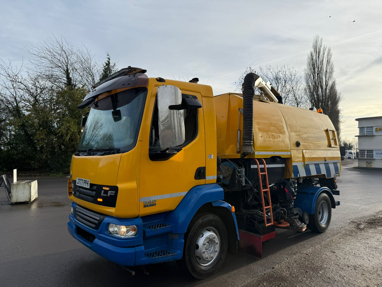 2010 DAF LF 55.220 Road Sweeper - Camion plateau: photos 2 2010 DAF LF 55.220 Road Sweeper - Camion plateau: photos 2